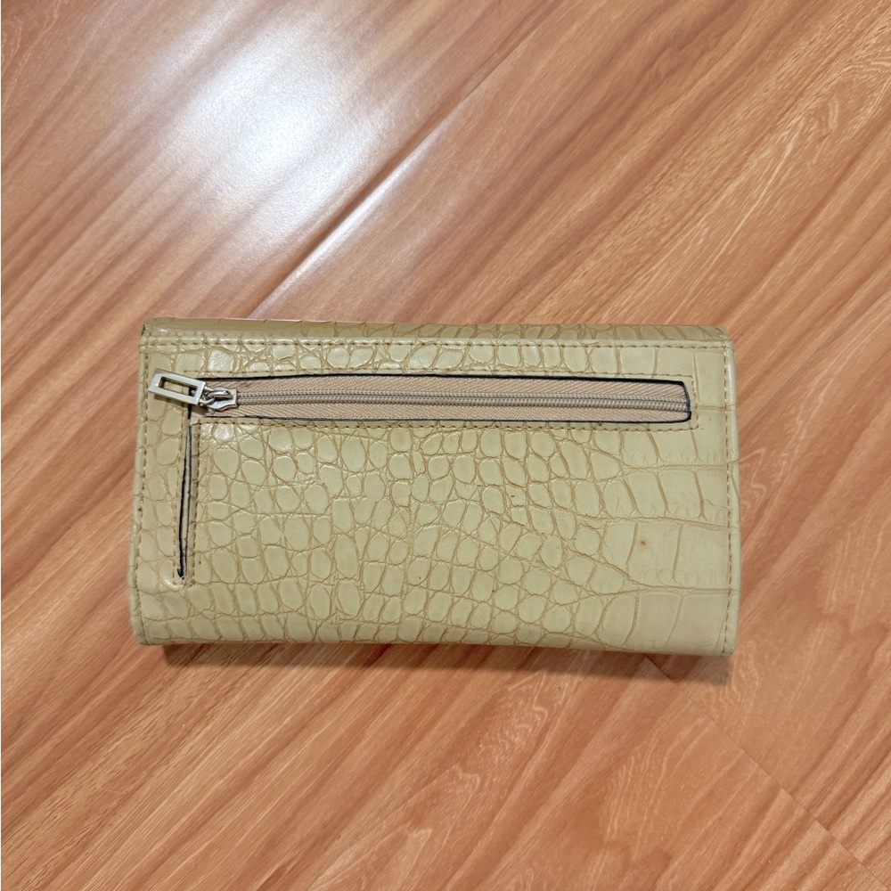 Guess Tan Wallet - Picture 3 of 4